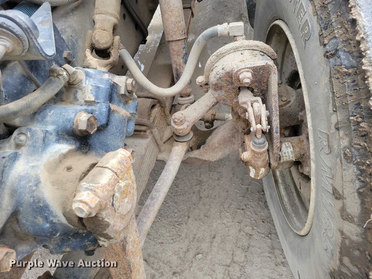 image for item DZ7038 1996 International 4900 hook lift truck