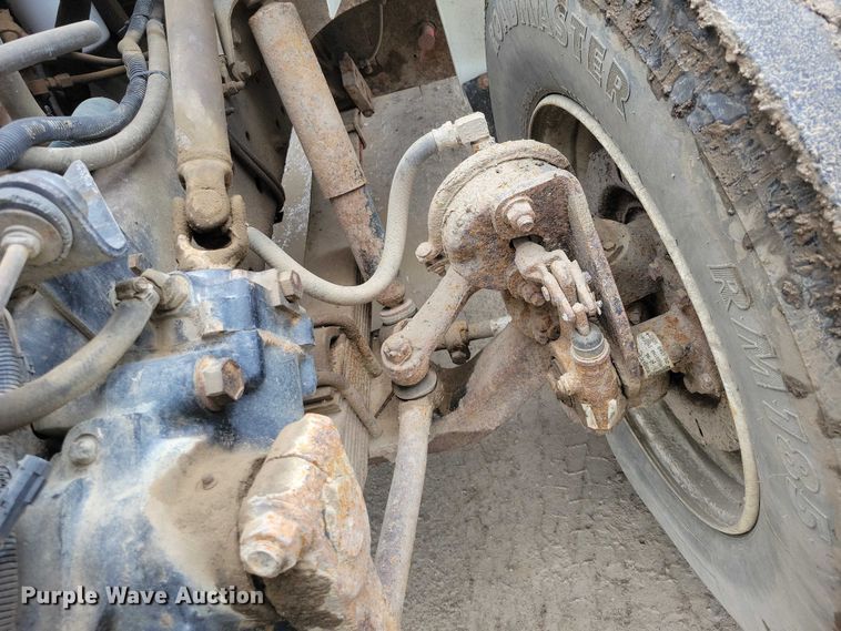 image for item DZ7038 1996 International 4900 hook lift truck