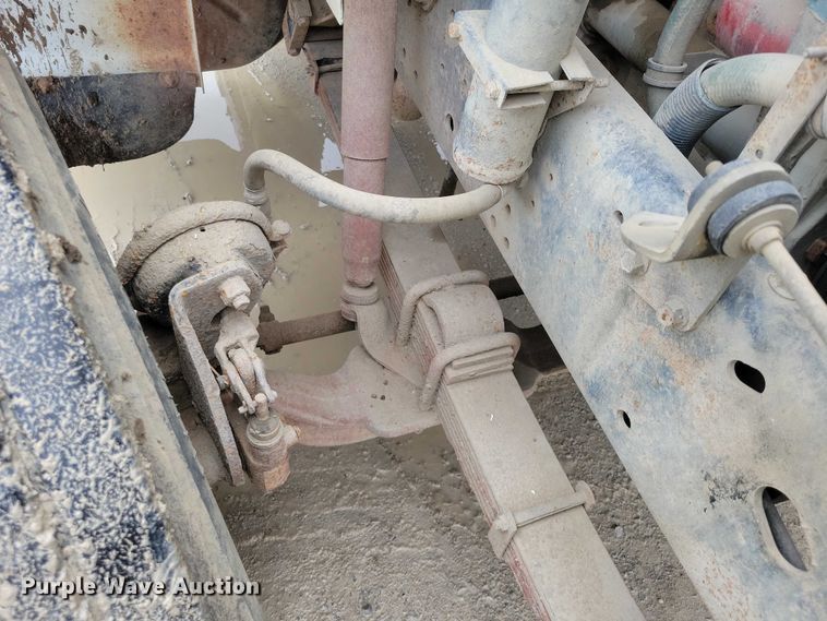 image for item DZ7038 1996 International 4900 hook lift truck