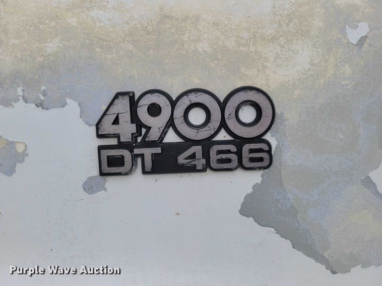 image for item DZ7038 1996 International 4900 hook lift truck