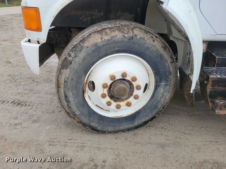 image for item DZ7038 1996 International 4900 hook lift truck