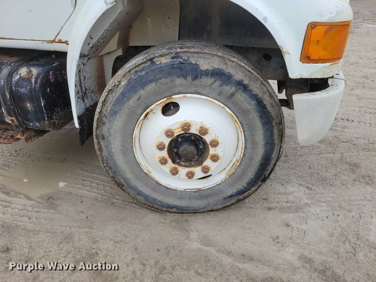 image for item DZ7038 1996 International 4900 hook lift truck
