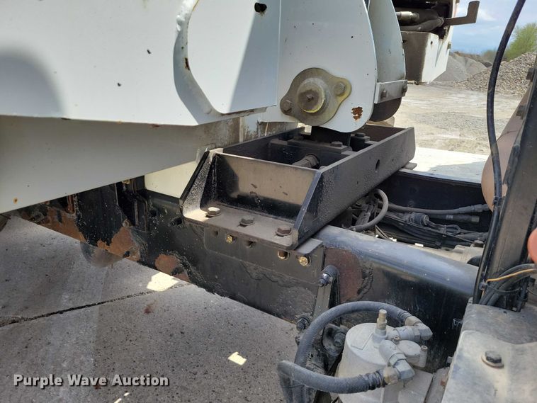 image for item DZ7039 2015 Peterbilt 320 refuse truck