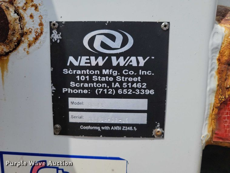 image for item DZ7039 2015 Peterbilt 320 refuse truck