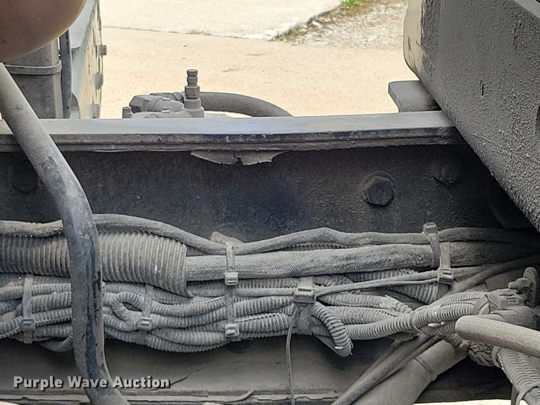 image for item DZ7039 2015 Peterbilt 320 refuse truck