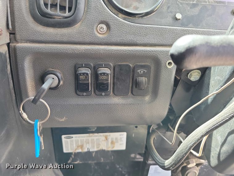 image for item DZ7039 2015 Peterbilt 320 refuse truck