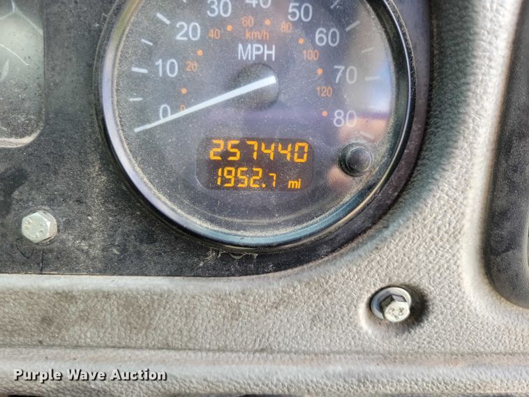 image for item DZ7039 2015 Peterbilt 320 refuse truck