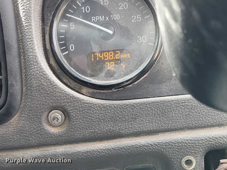 image for item DZ7039 2015 Peterbilt 320 refuse truck