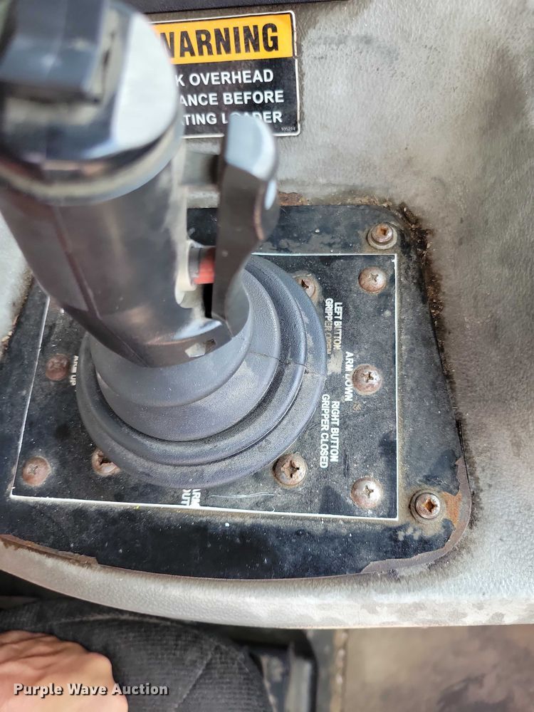 image for item DZ7039 2015 Peterbilt 320 refuse truck