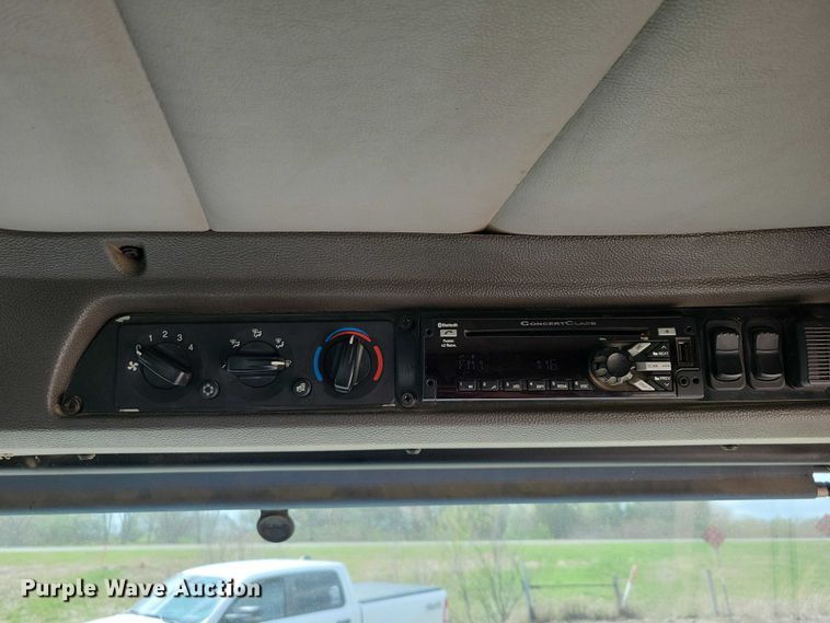 image for item DZ7039 2015 Peterbilt 320 refuse truck