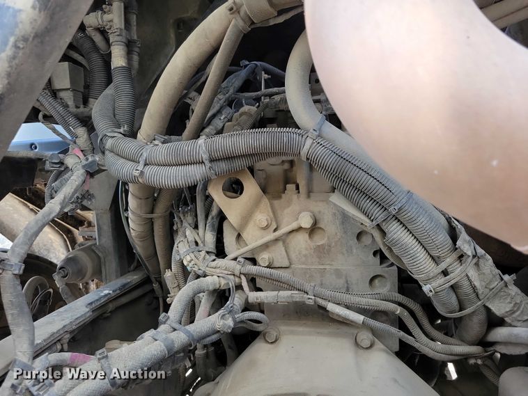 image for item DZ7039 2015 Peterbilt 320 refuse truck