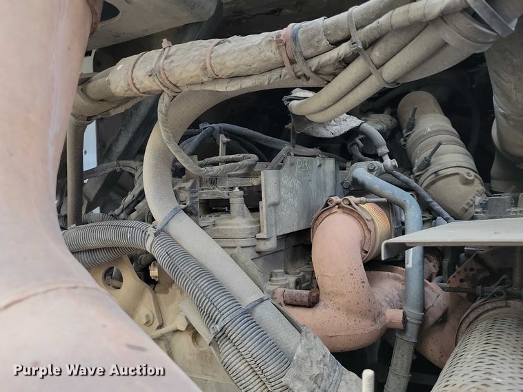 image for item DZ7039 2015 Peterbilt 320 refuse truck