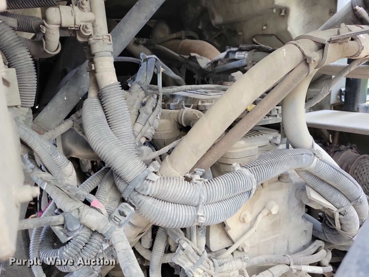 image for item DZ7039 2015 Peterbilt 320 refuse truck