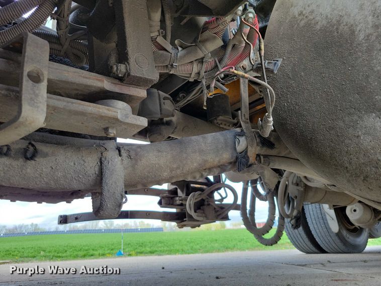 image for item DZ7039 2015 Peterbilt 320 refuse truck