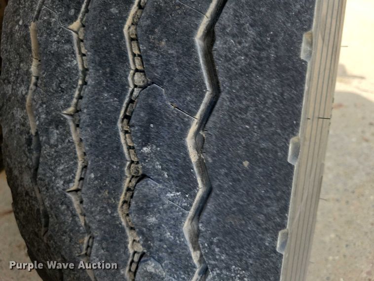 image for item DZ7039 2015 Peterbilt 320 refuse truck