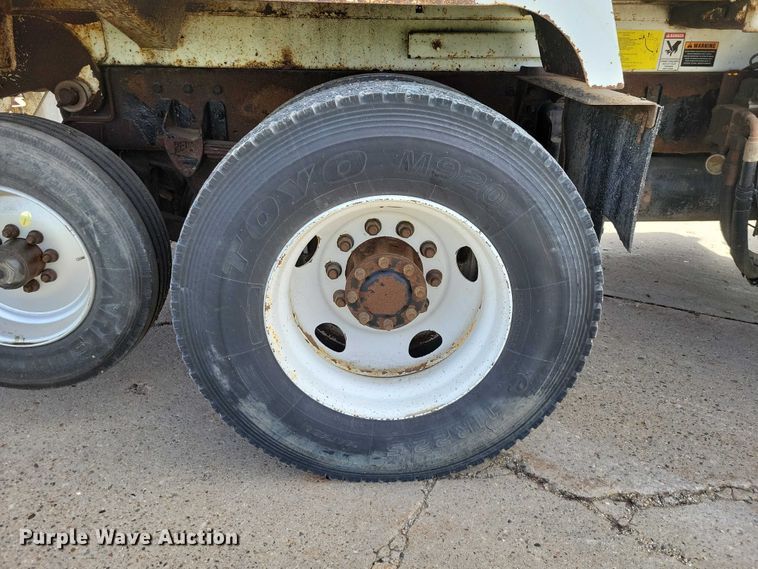 image for item DZ7039 2015 Peterbilt 320 refuse truck