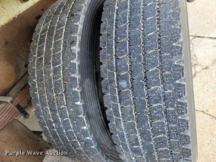 image for item DZ7039 2015 Peterbilt 320 refuse truck