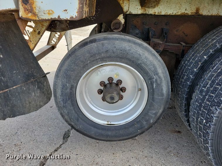 image for item DZ7039 2015 Peterbilt 320 refuse truck