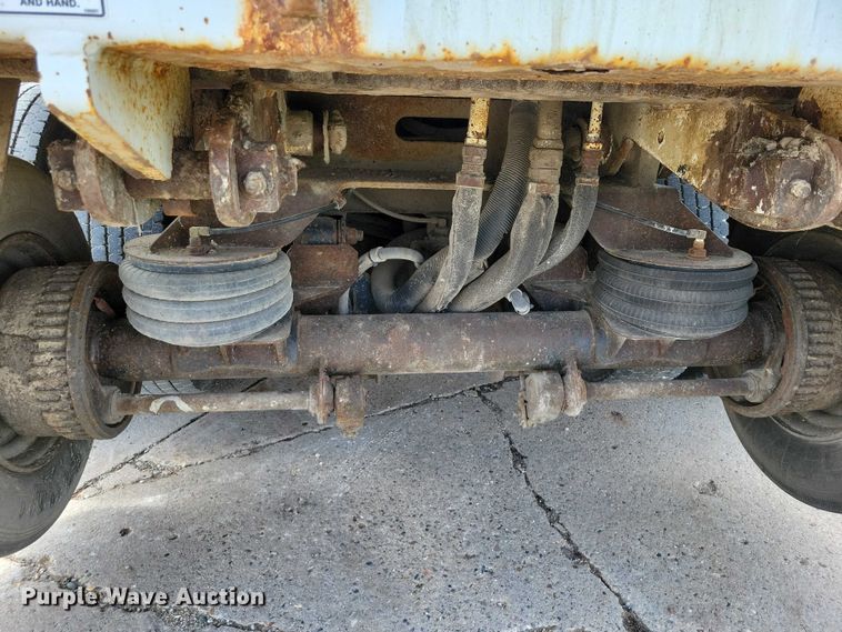 image for item DZ7039 2015 Peterbilt 320 refuse truck