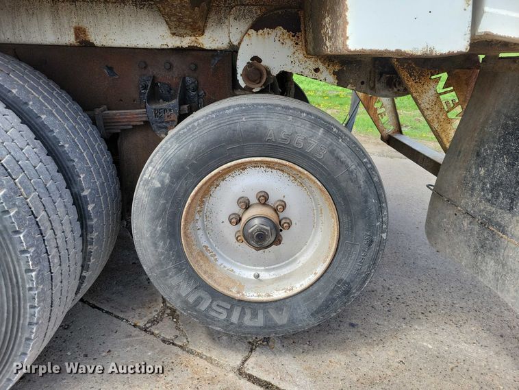 image for item DZ7039 2015 Peterbilt 320 refuse truck