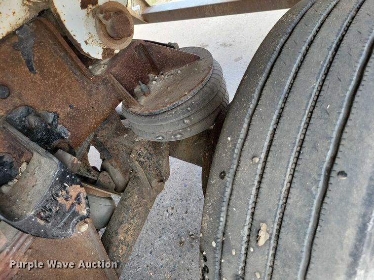 image for item DZ7039 2015 Peterbilt 320 refuse truck