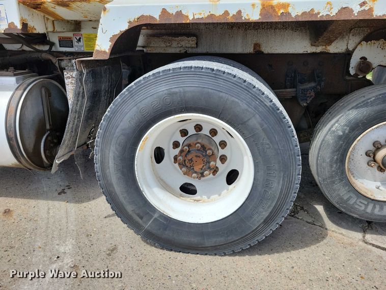 image for item DZ7039 2015 Peterbilt 320 refuse truck