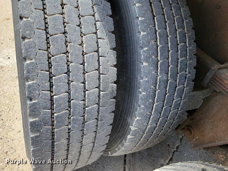 image for item DZ7039 2015 Peterbilt 320 refuse truck