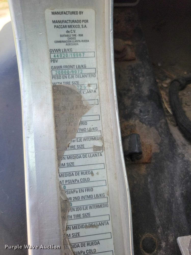 image for item DZ7039 2015 Peterbilt 320 refuse truck