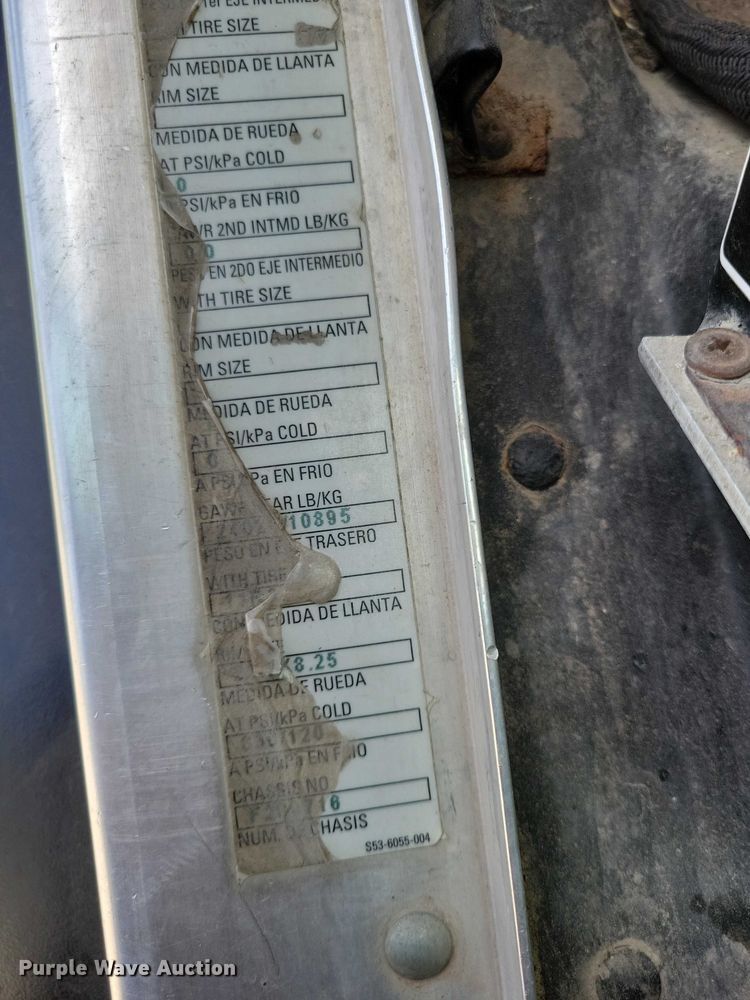 image for item DZ7039 2015 Peterbilt 320 refuse truck