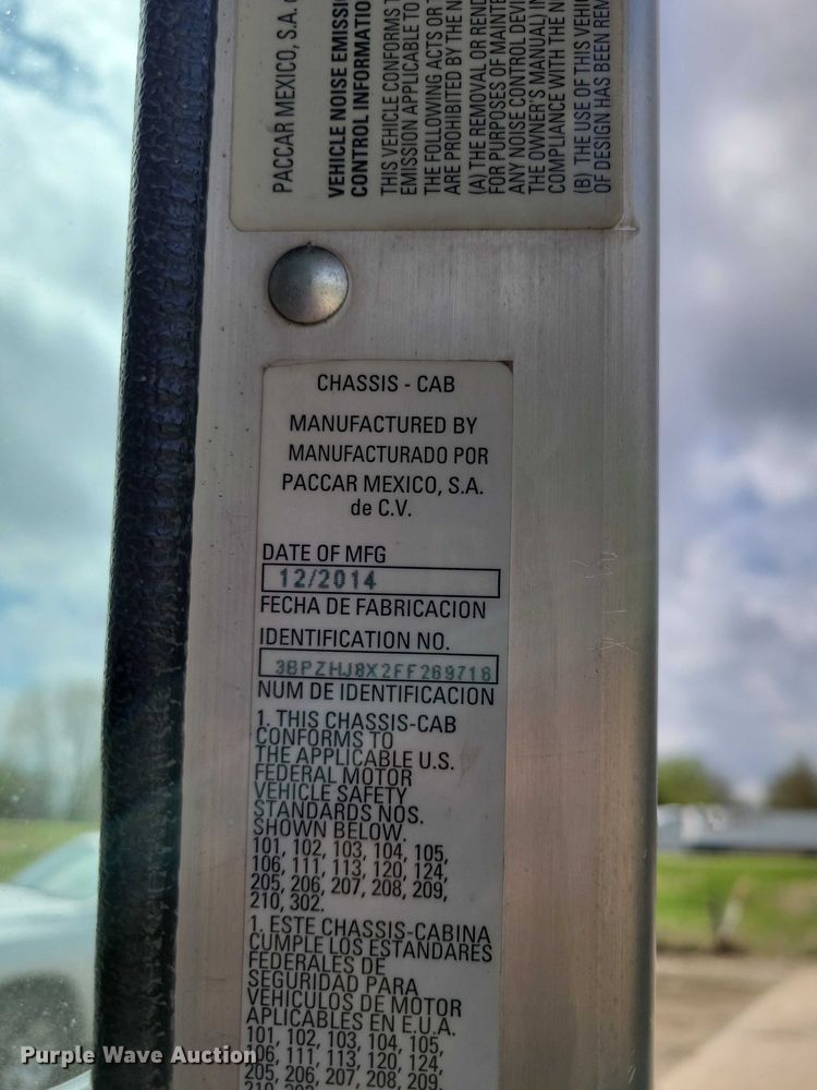 image for item DZ7039 2015 Peterbilt 320 refuse truck