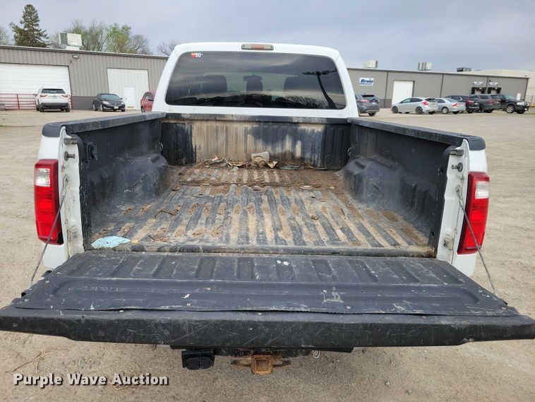 image for item DZ7044 2015 Ford F350 Super Duty Crew Cab pickup truck