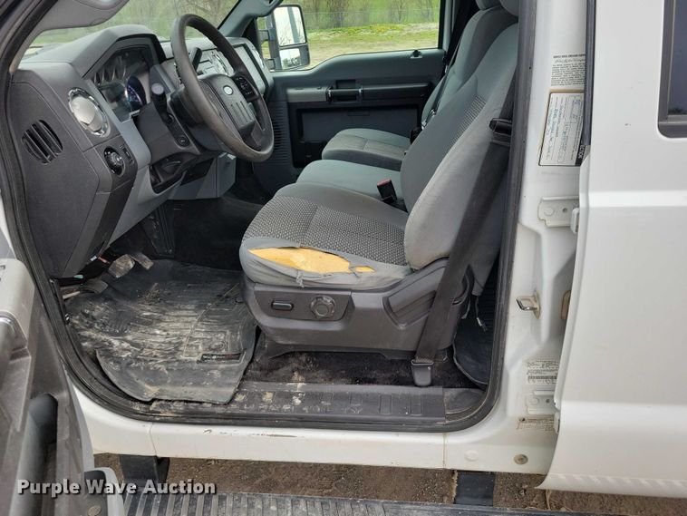 image for item DZ7044 2015 Ford F350 Super Duty Crew Cab pickup truck