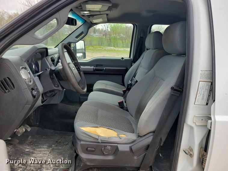 image for item DZ7044 2015 Ford F350 Super Duty Crew Cab pickup truck