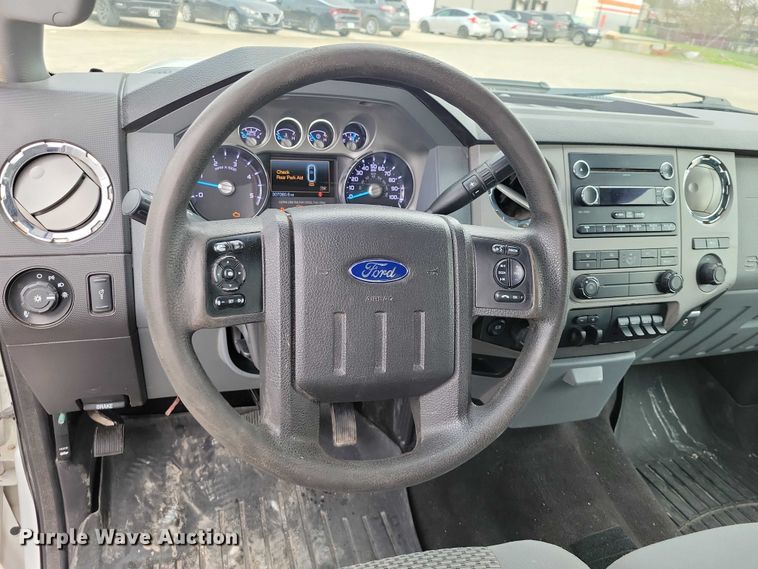 image for item DZ7044 2015 Ford F350 Super Duty Crew Cab pickup truck