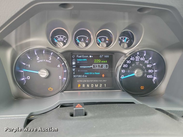 image for item DZ7044 2015 Ford F350 Super Duty Crew Cab pickup truck
