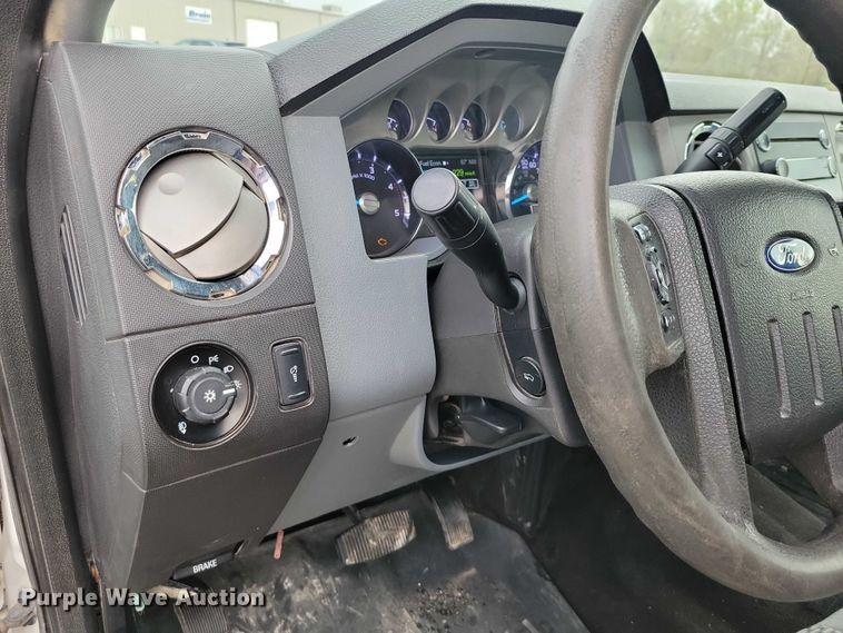 image for item DZ7044 2015 Ford F350 Super Duty Crew Cab pickup truck