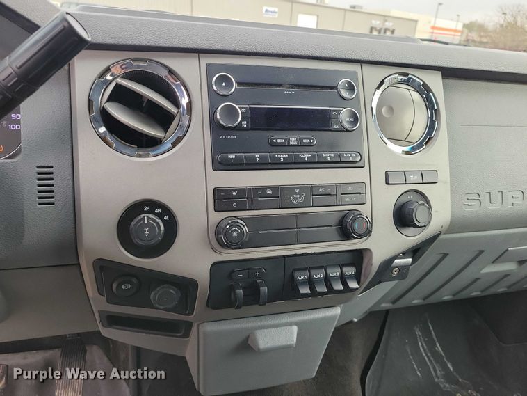 image for item DZ7044 2015 Ford F350 Super Duty Crew Cab pickup truck