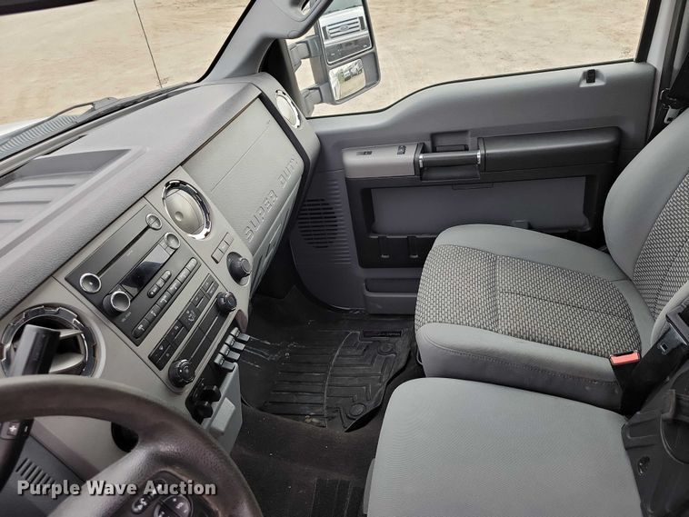 image for item DZ7044 2015 Ford F350 Super Duty Crew Cab pickup truck