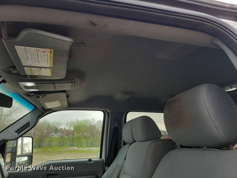 image for item DZ7044 2015 Ford F350 Super Duty Crew Cab pickup truck