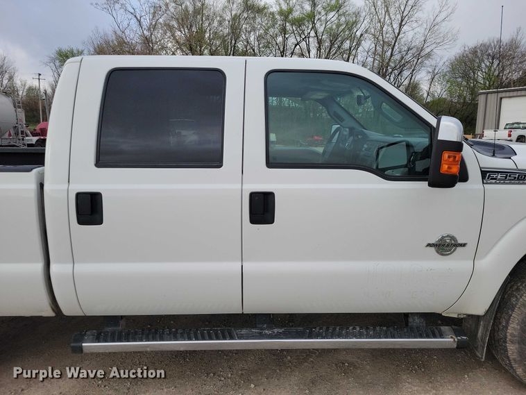 image for item DZ7044 2015 Ford F350 Super Duty Crew Cab pickup truck