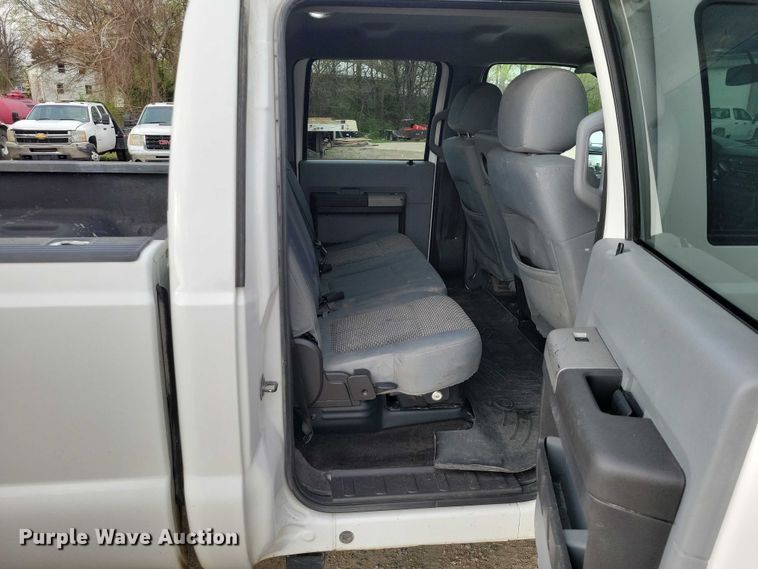 image for item DZ7044 2015 Ford F350 Super Duty Crew Cab pickup truck