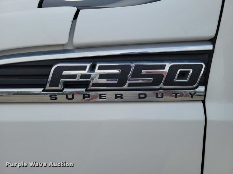 image for item DZ7044 2015 Ford F350 Super Duty Crew Cab pickup truck