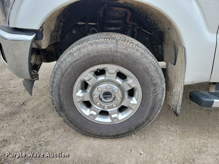 image for item DZ7044 2015 Ford F350 Super Duty Crew Cab pickup truck