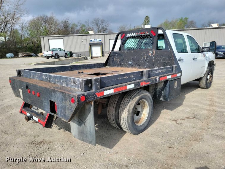 image for item DZ7047 2012 Chevrolet Silverado 3500HD Crew Cab flatbed pickup truck