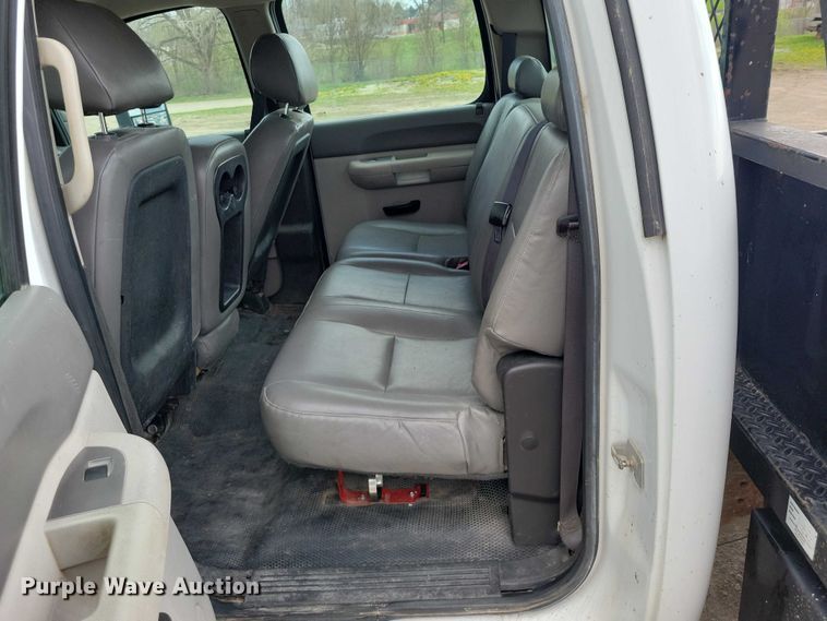 image for item DZ7047 2012 Chevrolet Silverado 3500HD Crew Cab flatbed pickup truck