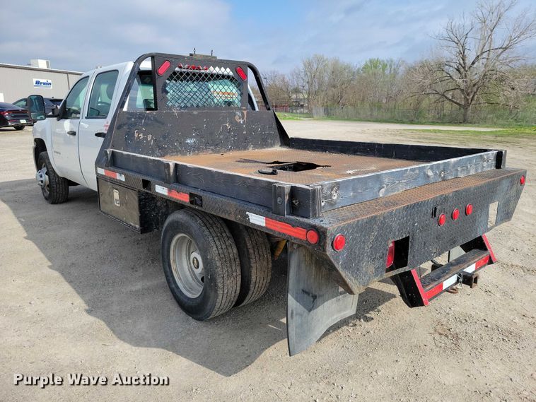 image for item DZ7048 2013 GMC Sierra 3500HD Crew Cab flatbed pickup truck