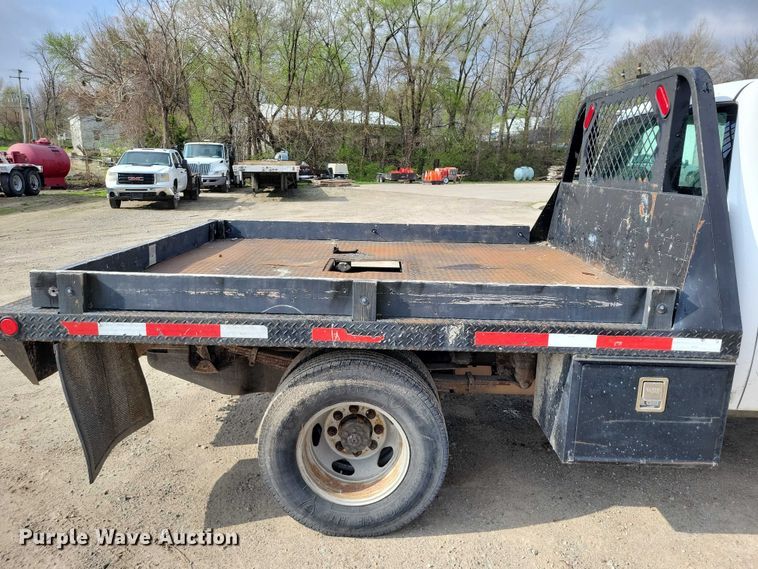 image for item DZ7048 2013 GMC Sierra 3500HD Crew Cab flatbed pickup truck