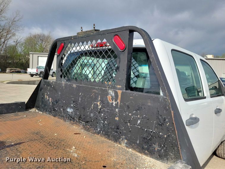 image for item DZ7048 2013 GMC Sierra 3500HD Crew Cab flatbed pickup truck