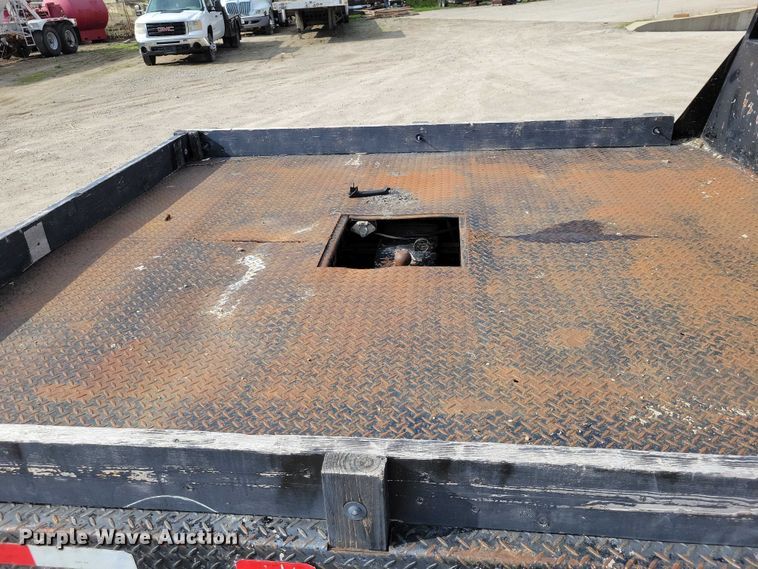image for item DZ7048 2013 GMC Sierra 3500HD Crew Cab flatbed pickup truck