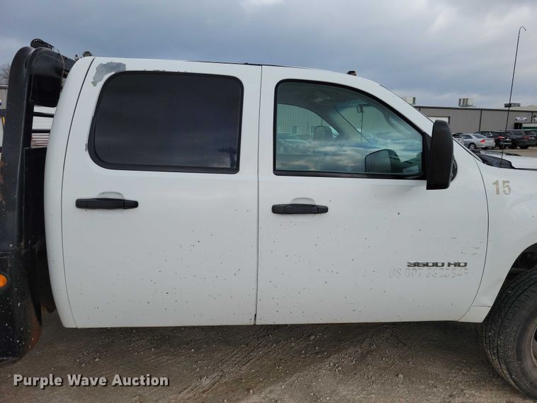 image for item DZ7048 2013 GMC Sierra 3500HD Crew Cab flatbed pickup truck